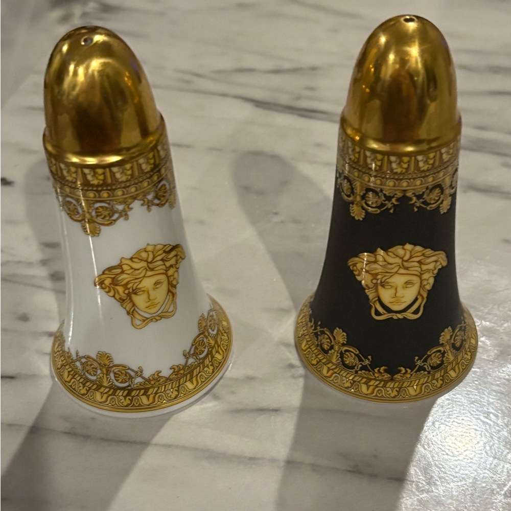 Authentic Versace salt & pepper shakers  never used - Picture 5 of 7